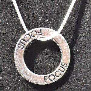 focus round pendant with 925 silver necklace (3030)
